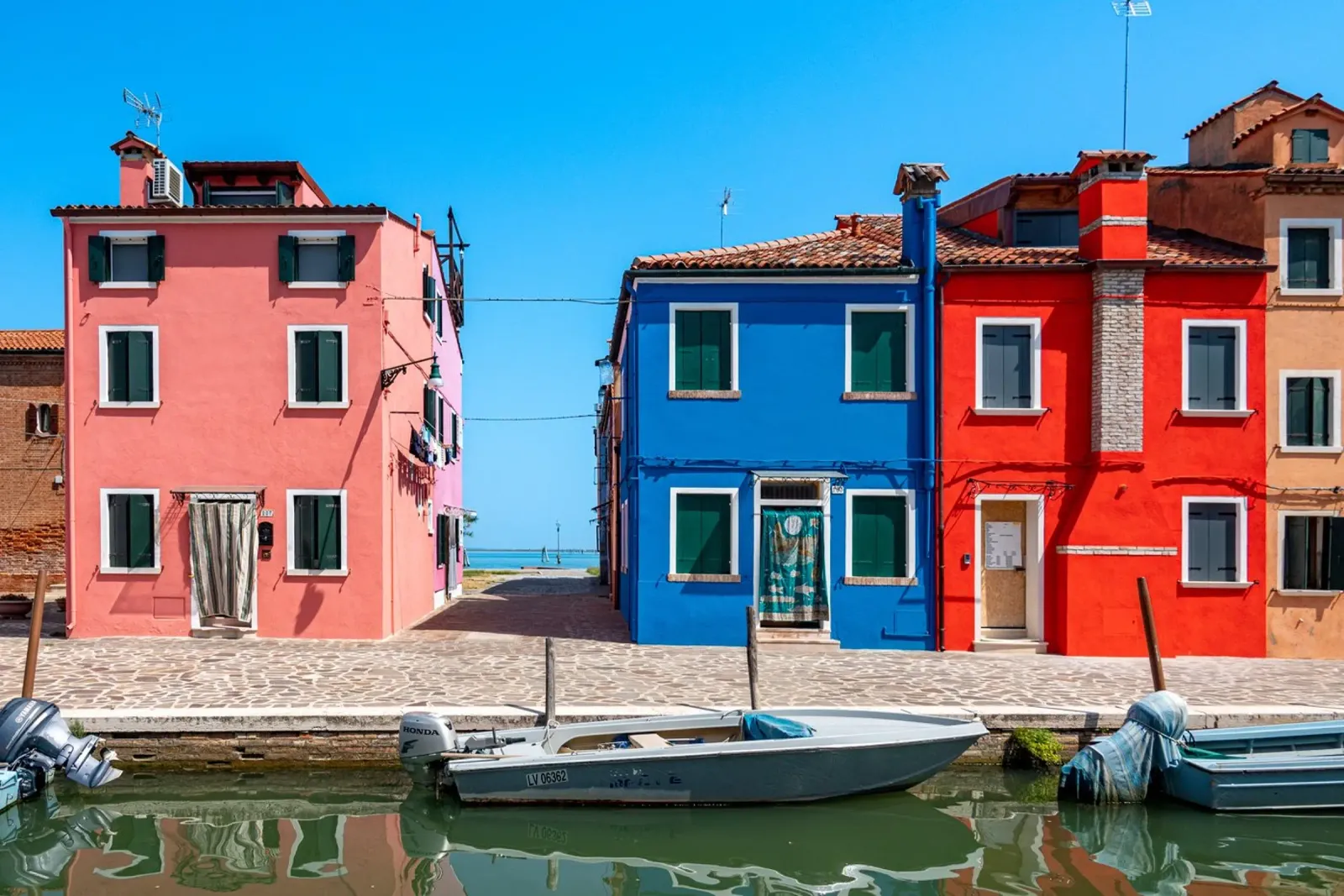 Colourful houses of Burano, Venice pellicola backlit da anderm