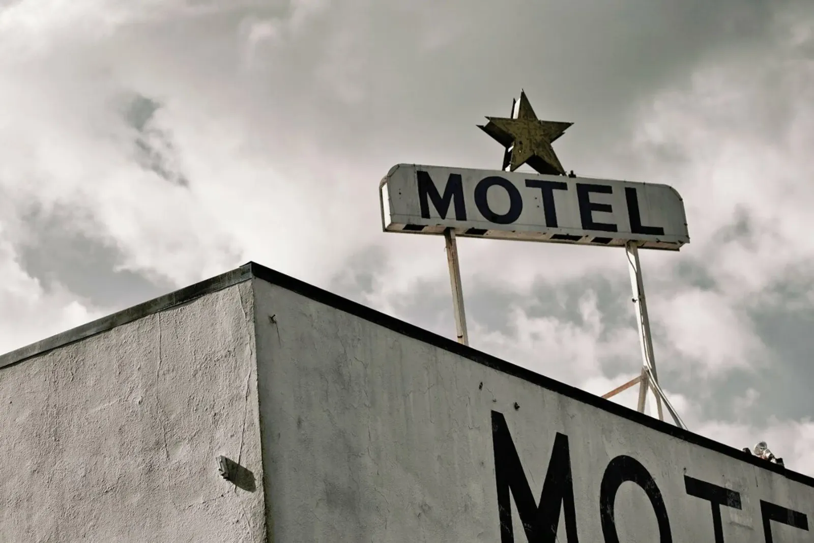 Motel poster avec cadre en plastique de Marc Gruninger