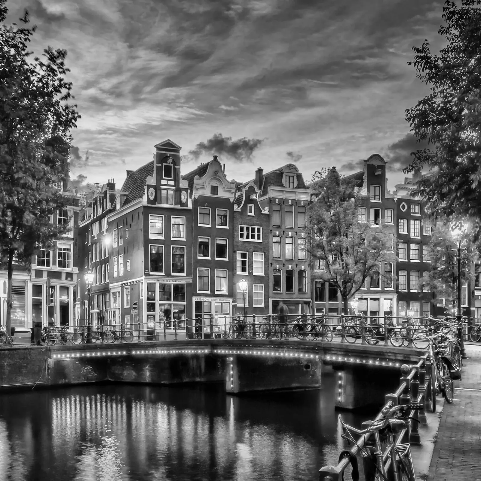 AMSTERDAM Idillio serale sul Singel | Monochrom alluminio dibond da Melanie Viola