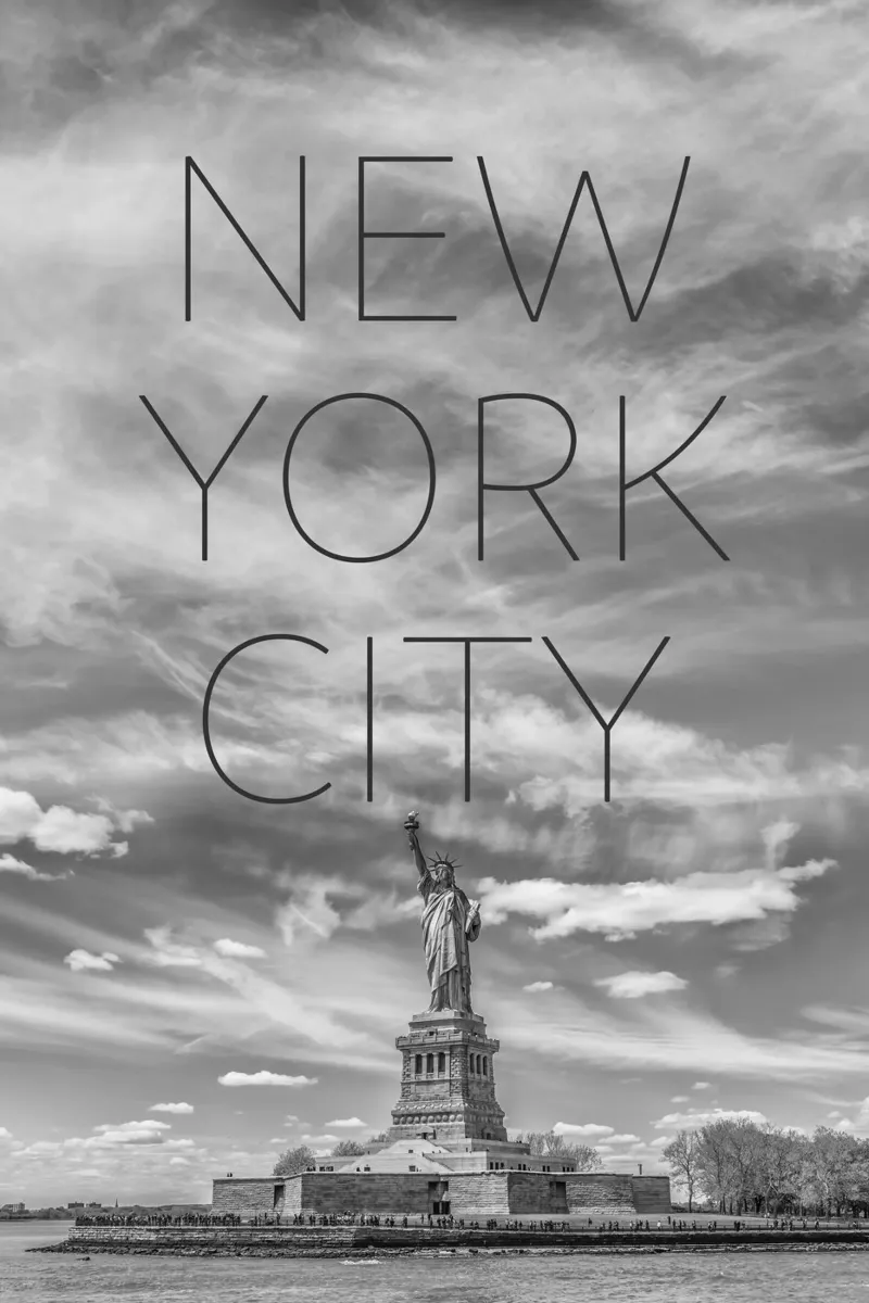 Statua della Libertà di New York - Testo e skyline pellicola backlit da Melanie Viola