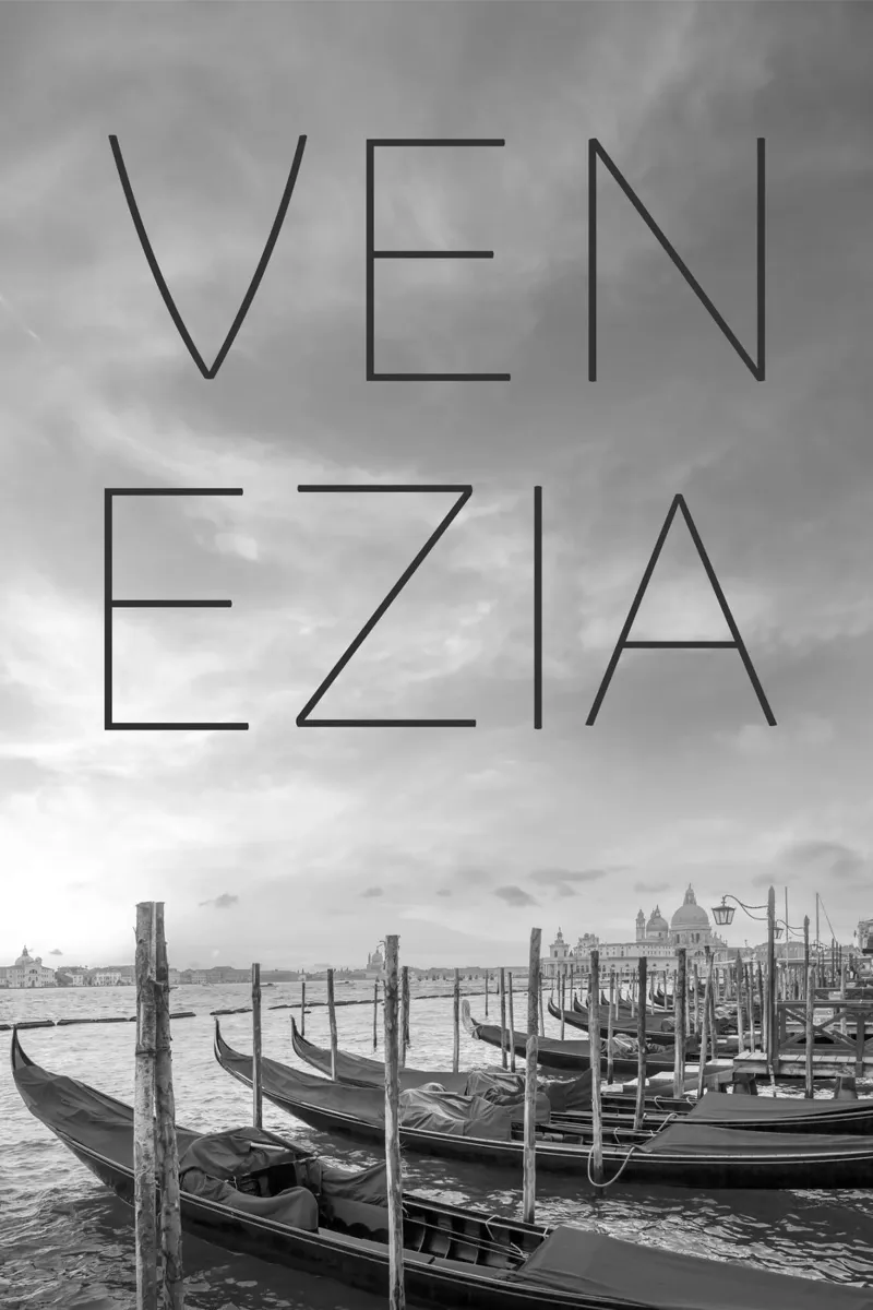 VENEZIA Gondole e Santa Maria della Salute | Testo & Skyline poster con telaio in legno da Melanie Viola