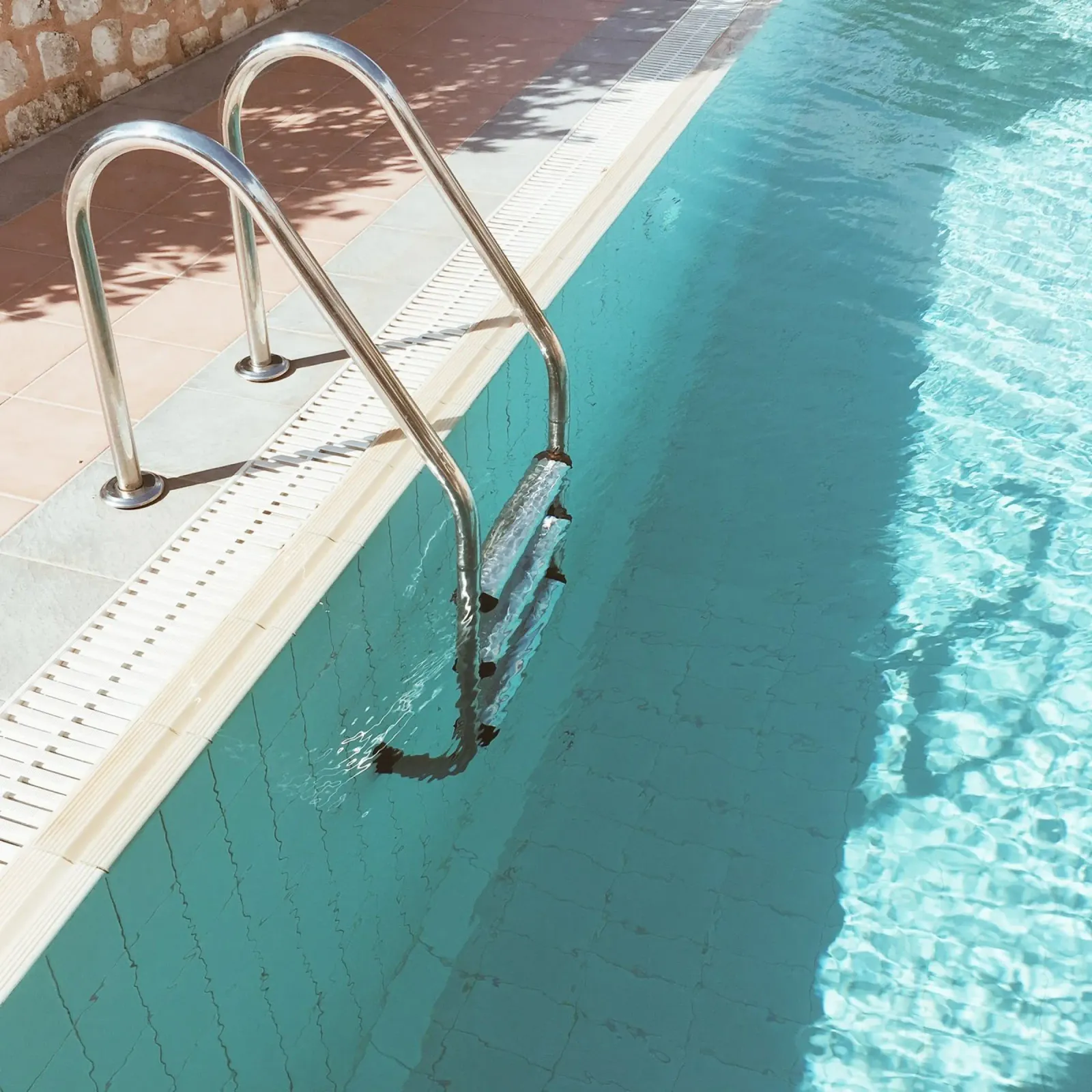 Swimming Pool IV canvas met Baklijst van Cassia Beck Photography