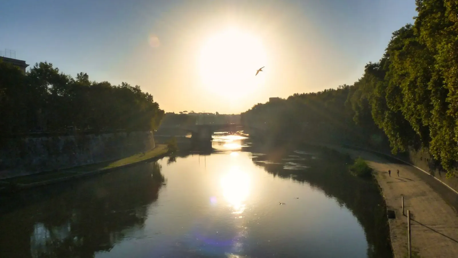 Tramonto sul Tevere - Serenissima vista sul fiume di Roma poster con telaio in plastica da Ben & Clo creations