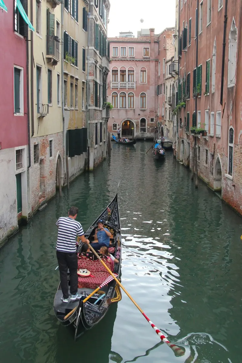 Venezia 29 - Gondola poster con telaio in alluminio da eyes & tries