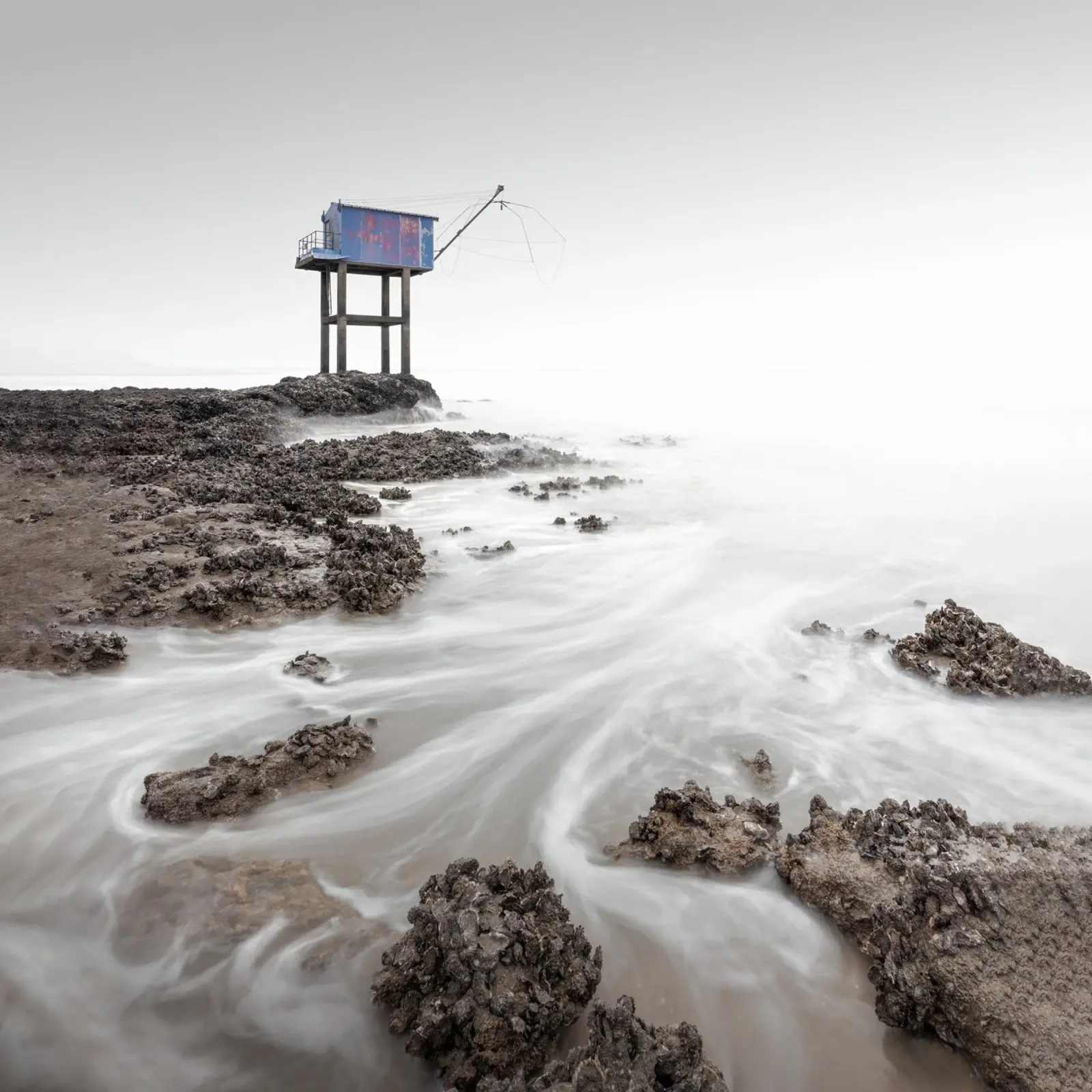 Cabane abandonnée II - Francia poster con telaio in alluminio da Håggard Photography | Ronny Behnert