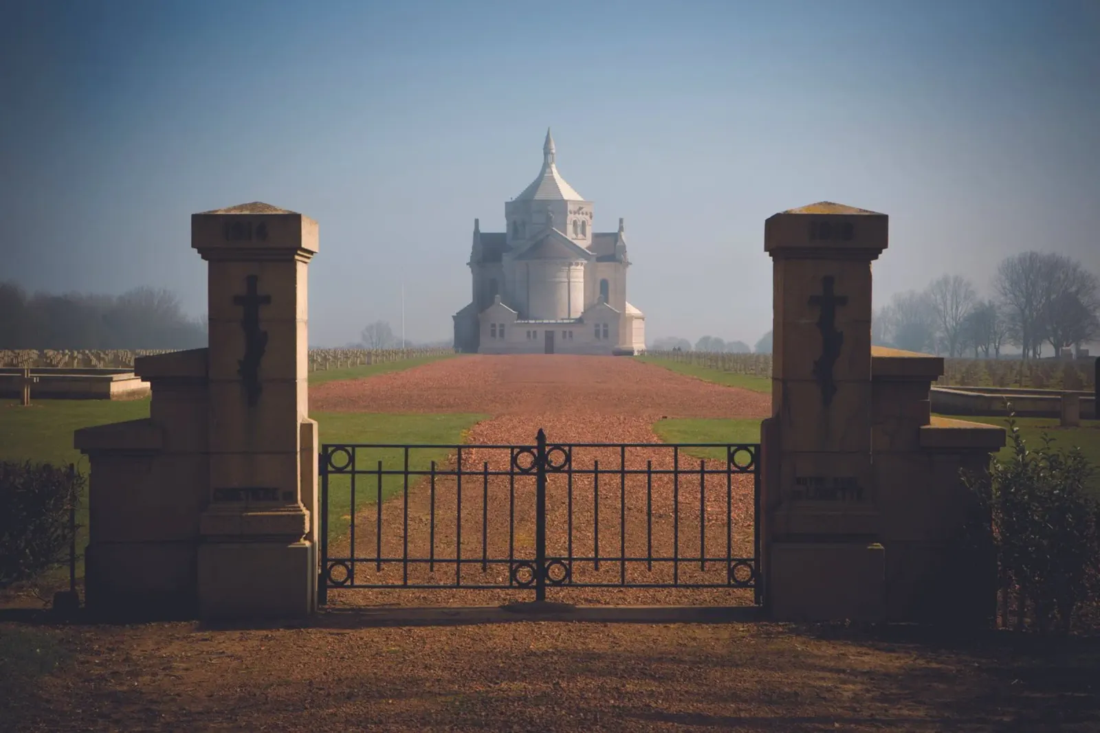 Notre Dame de Lorette in the mist poster da Dave Hare Photography