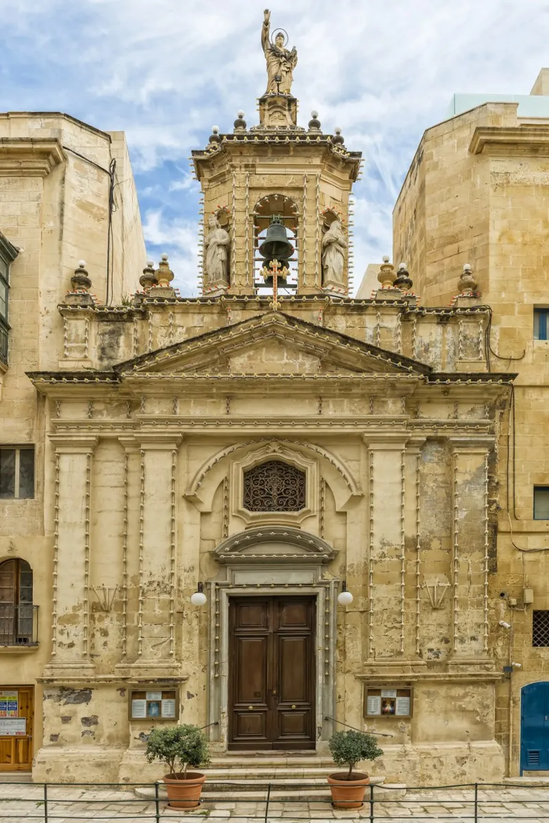Facciata di una vecchia chiesa a Malta carta hahnemühle da Curious Collections by Marielle Leenders