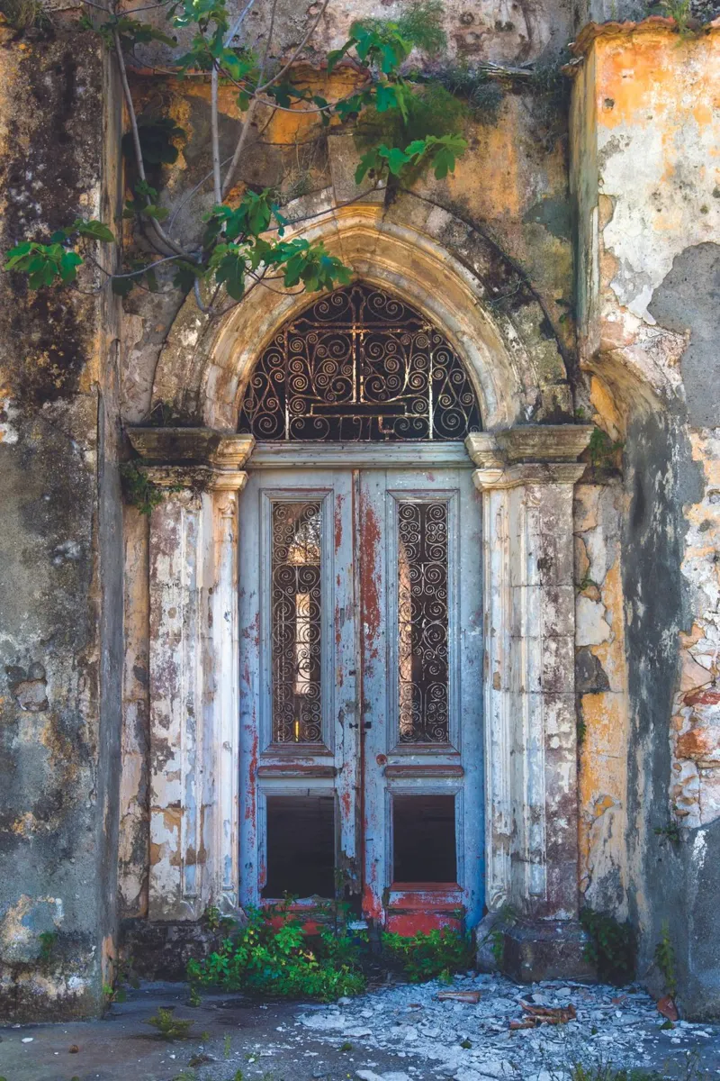 Porta della chiesa pellicola backlit da Dave Hare Photography