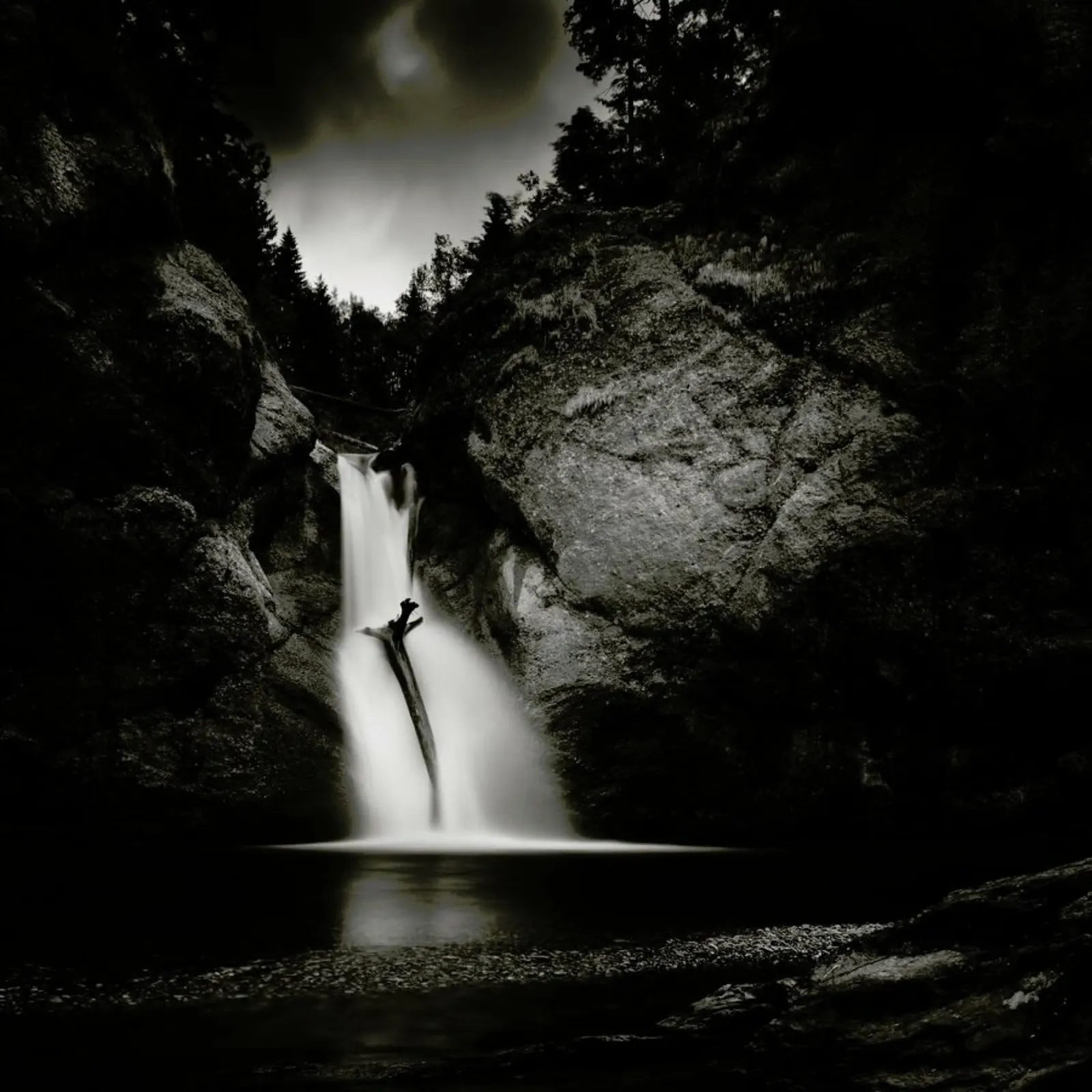 Buchenegg Waterfall pellicola backlit da Håggard Photography | Ronny Behnert