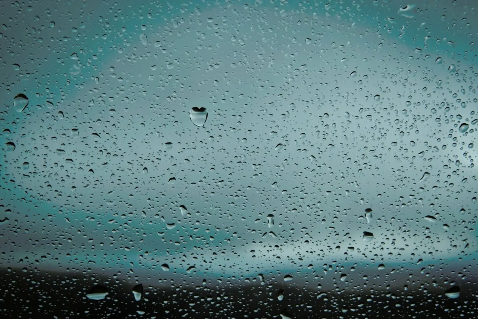 Love Drop Window alluminio dibond da Marc Gruninger