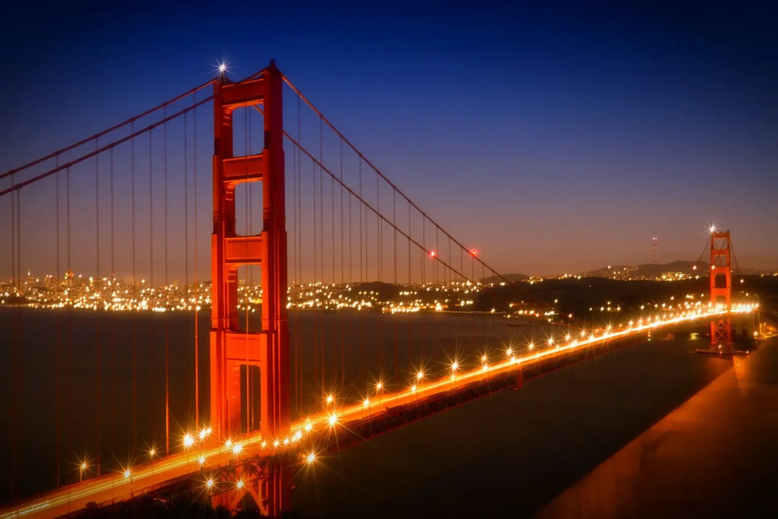 Il Golden Gate Bridge di sera pellicola backlit da Melanie Viola