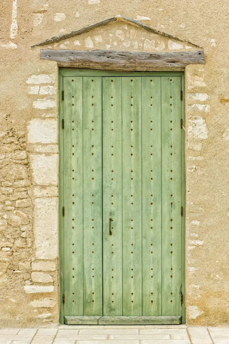 Vecchia porta di legno verde carta hahnemühle da Curious Collections by Marielle Leenders