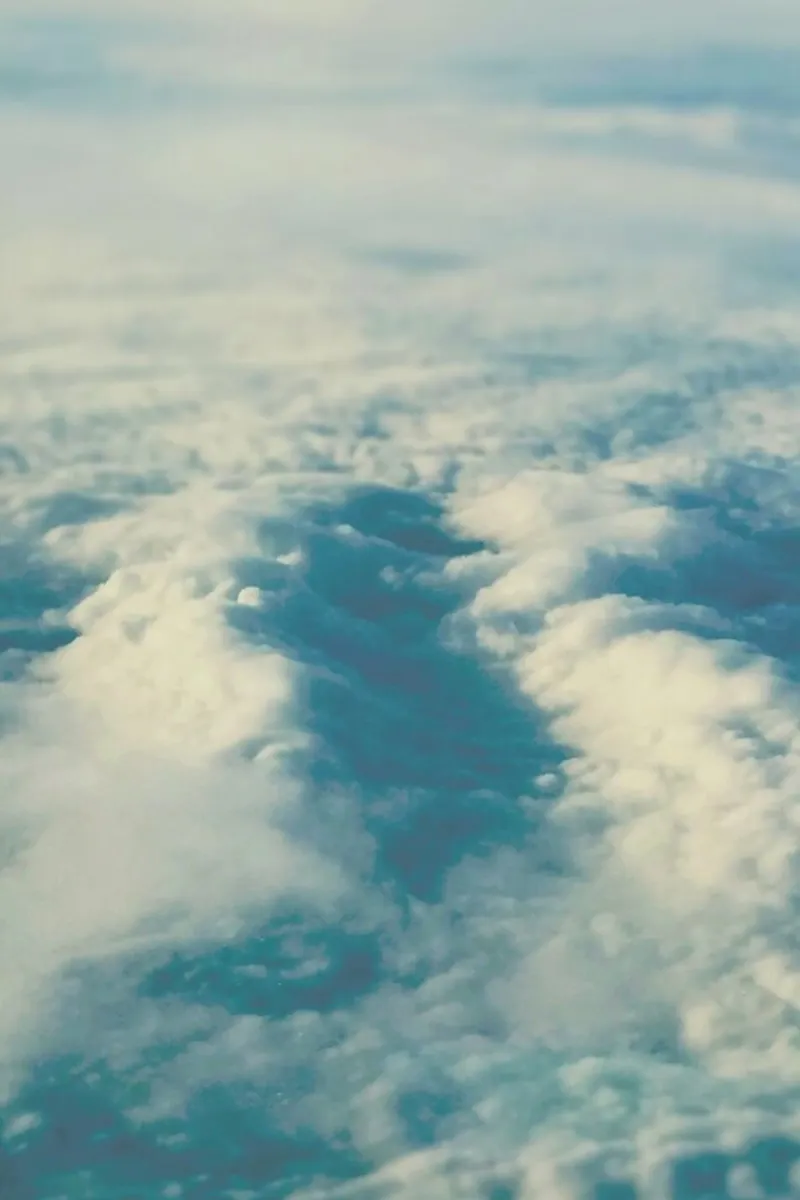 Cloud Sea pellicola backlit da Leah Flores
