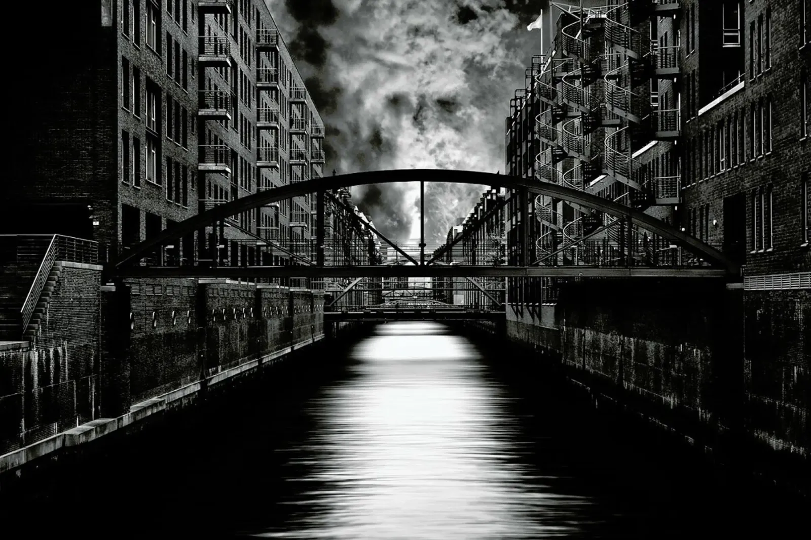 The other side of Hamburg - Stefan Eisele carta hahnemühle da Pictufy