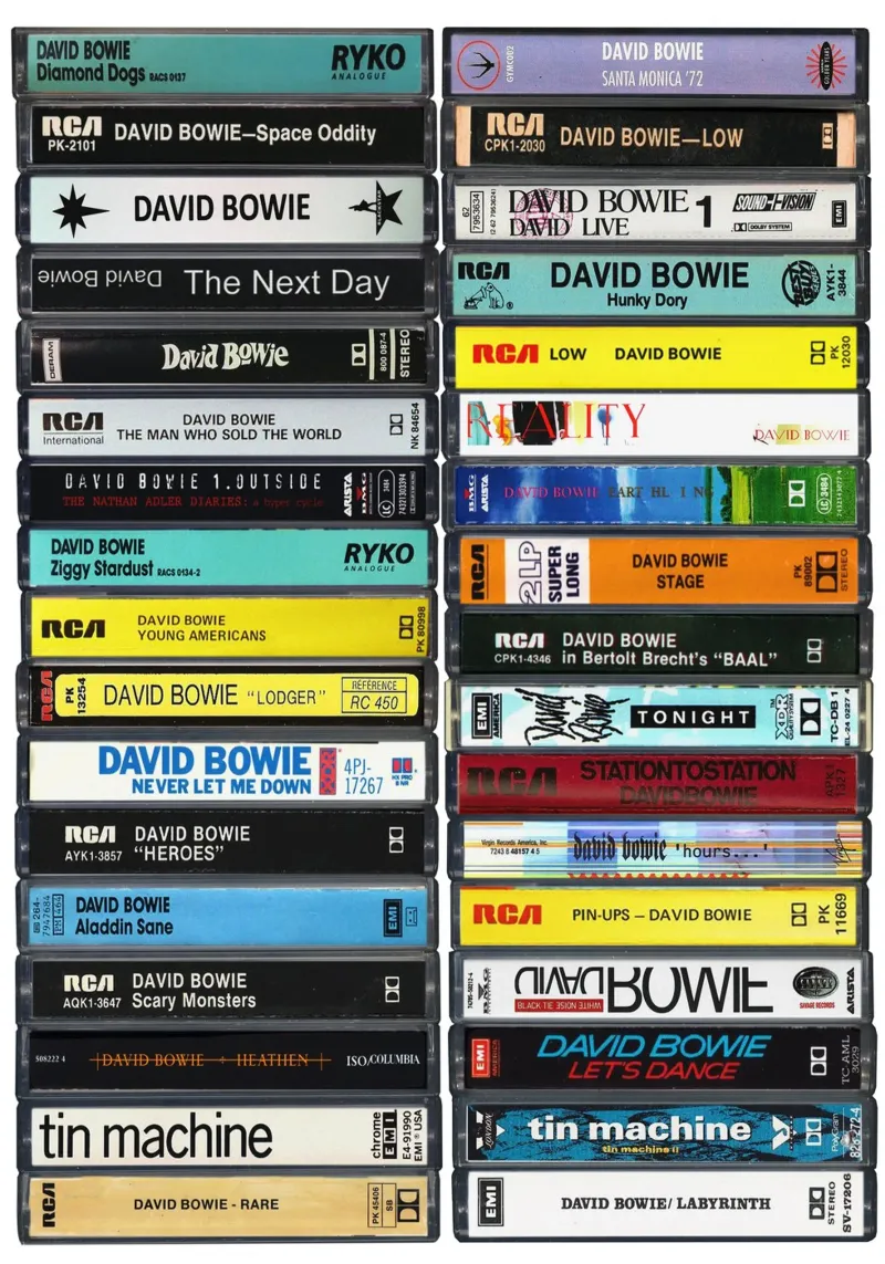 David Bowie - Collected Music Cassettes - Impresión artística poster con marco de plástico de MrMustardPrints