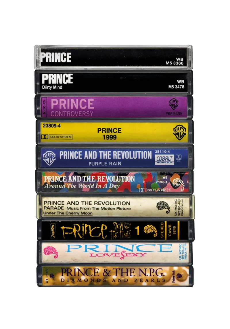 Prince - Raccolta di album - Stampa su cassetta poster con telaio in alluminio da MrMustardPrints