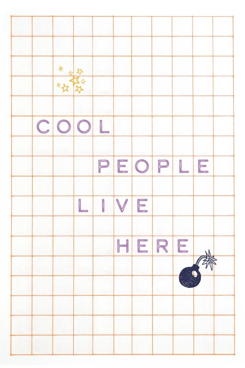 Cool People live here - Lila poster avec cadre en bois de Malou-Studio