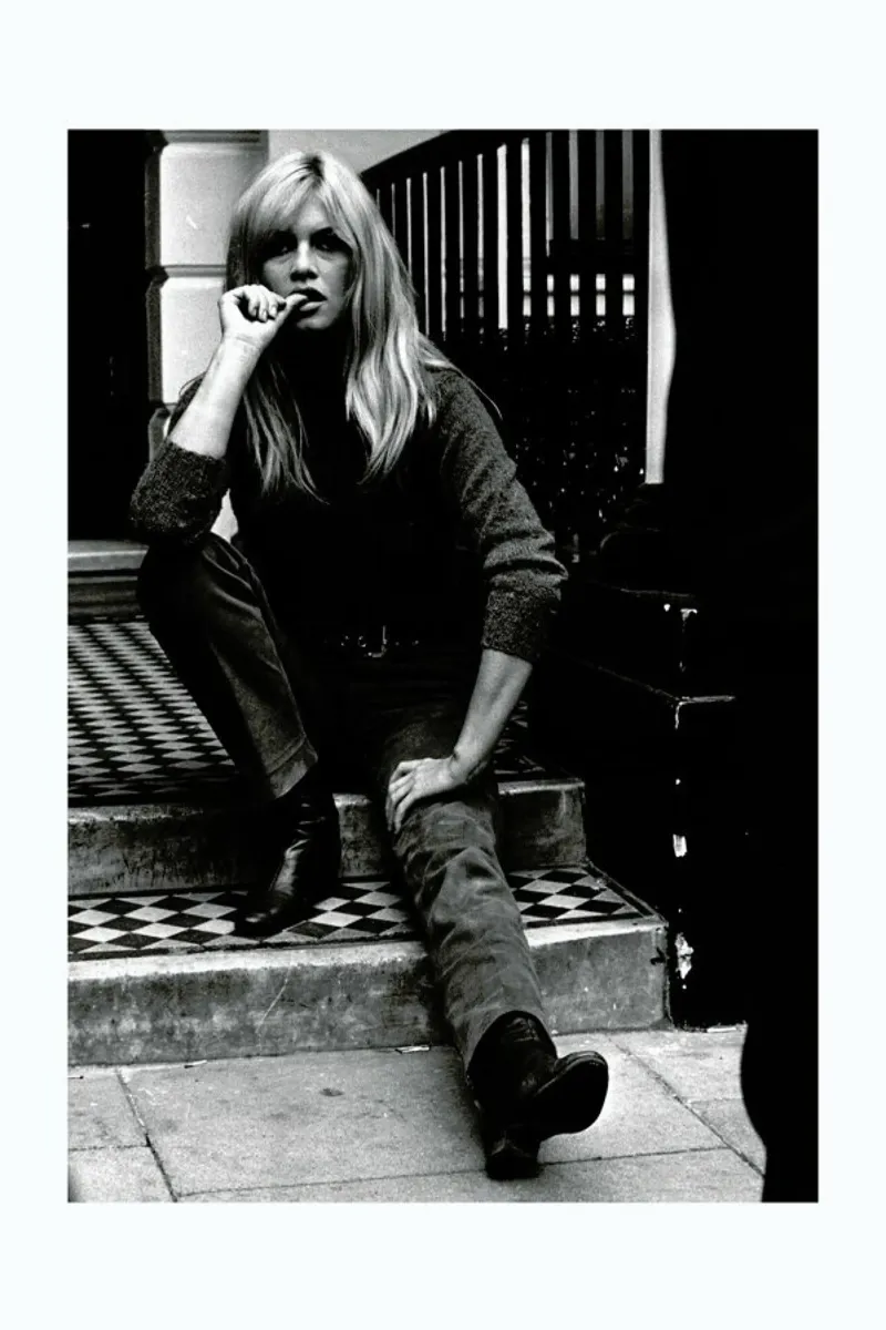 Brigitte Bardot, 1966 poster con telaio in alluminio da Gallery Print and Art Limited