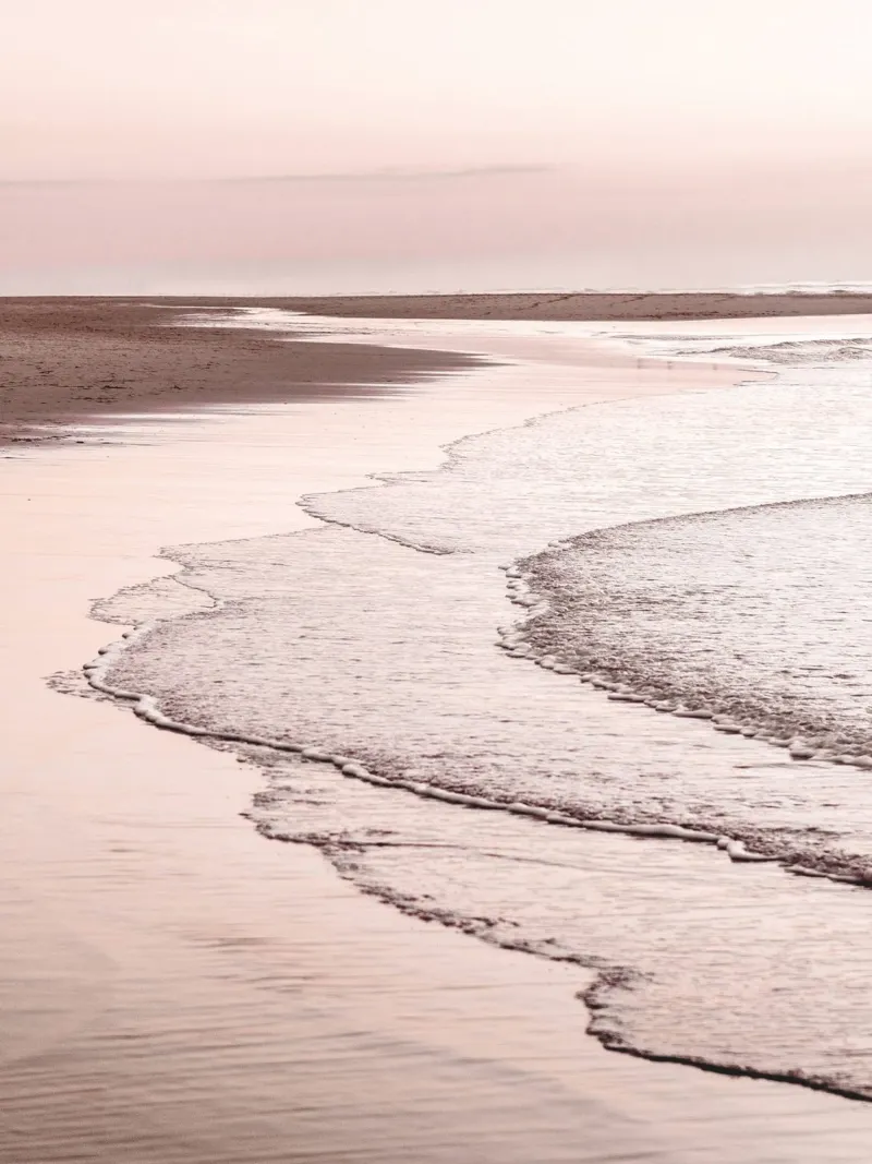Zachte branding op het strand - harmonie en rust canvas van Whole©