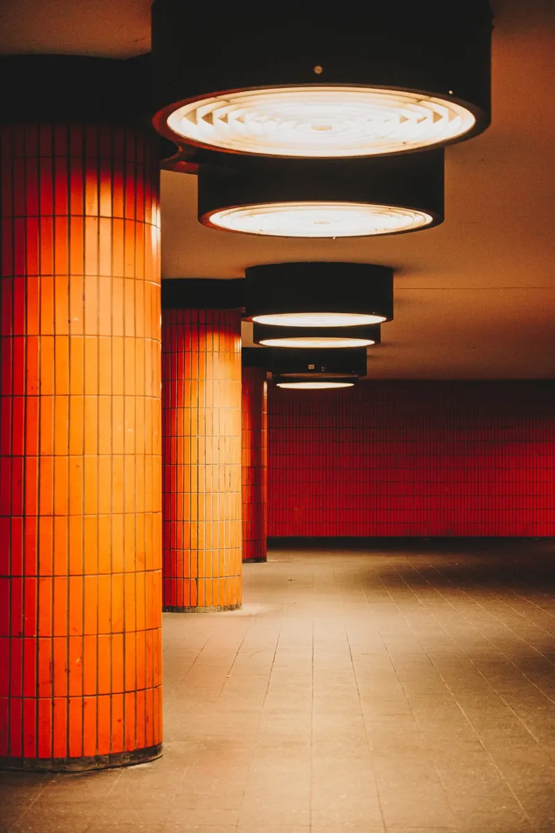 Tunnel della metropolitana di Berlino, fotografia di industria e architettura tela con Cornice a cassetta da Bold and Retro