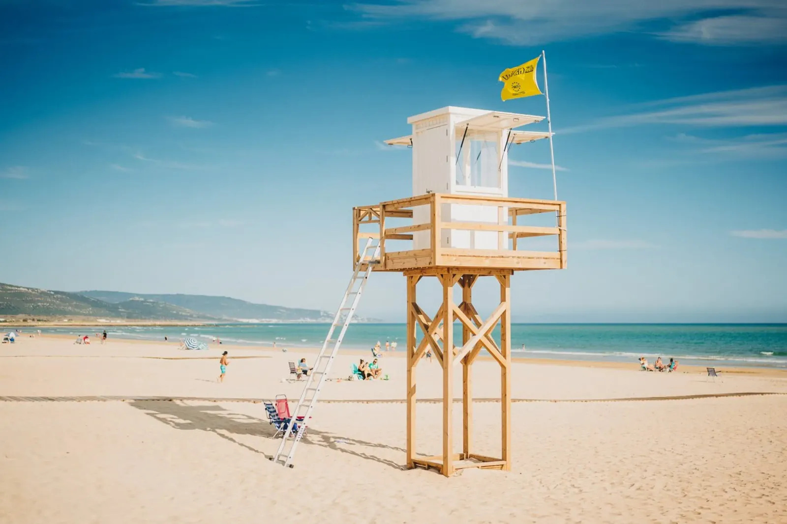 Spiaggia Spagna - Torre di salvataggio in Andalusia poster da Bold and Retro
