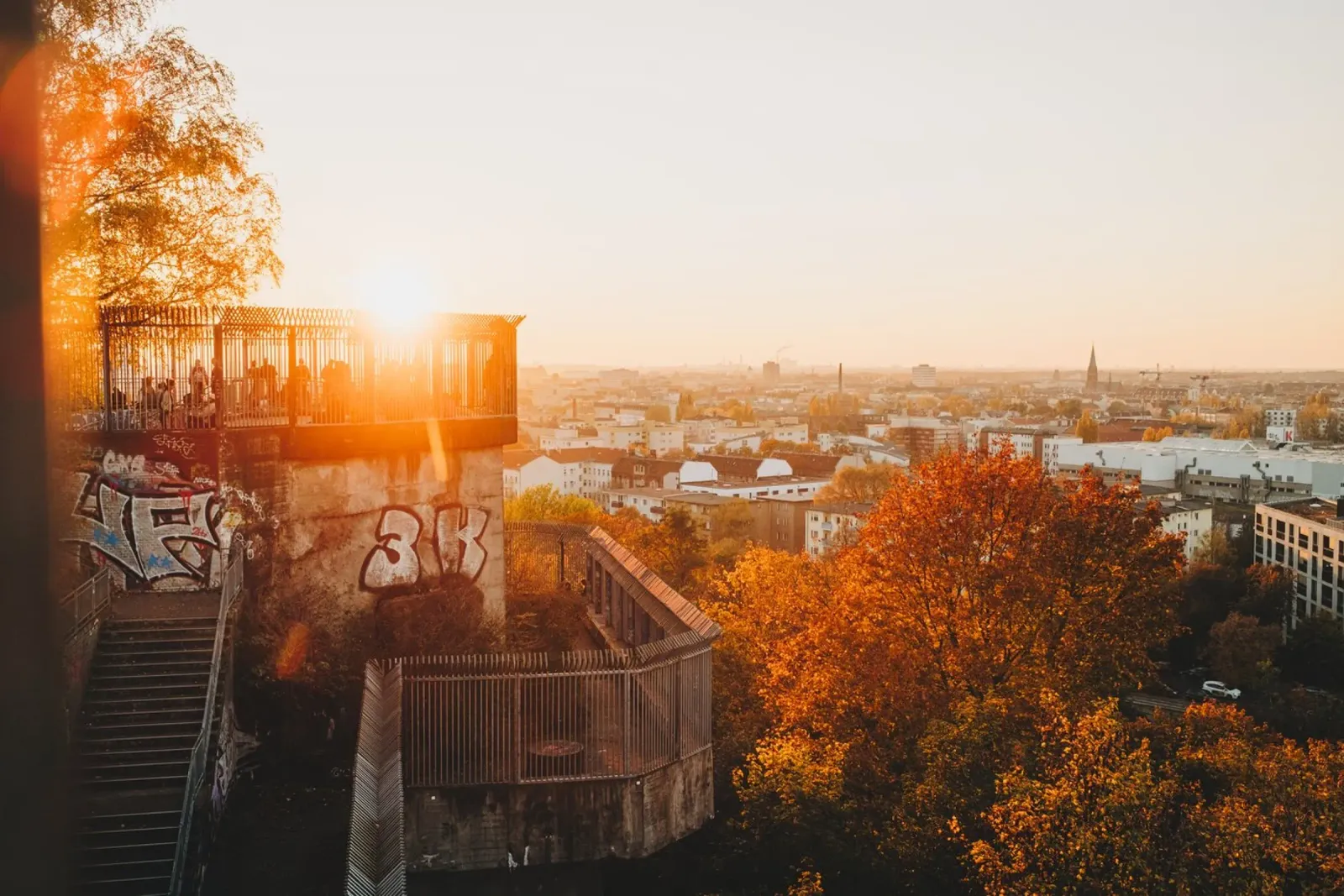 Tramonto a Berlino - vista in autunno pellicola backlit da Bold and Retro