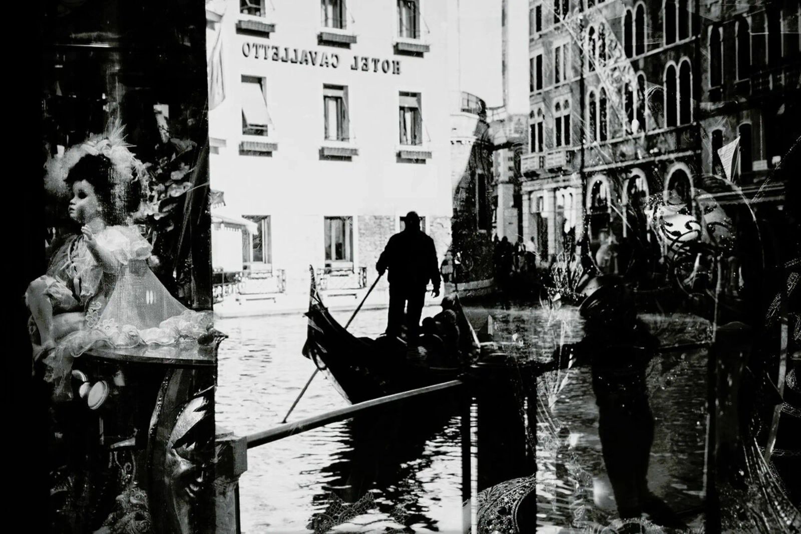 Venice reflections - Saša Krušnik Poster mit Kunststoffrahmen von Pictufy