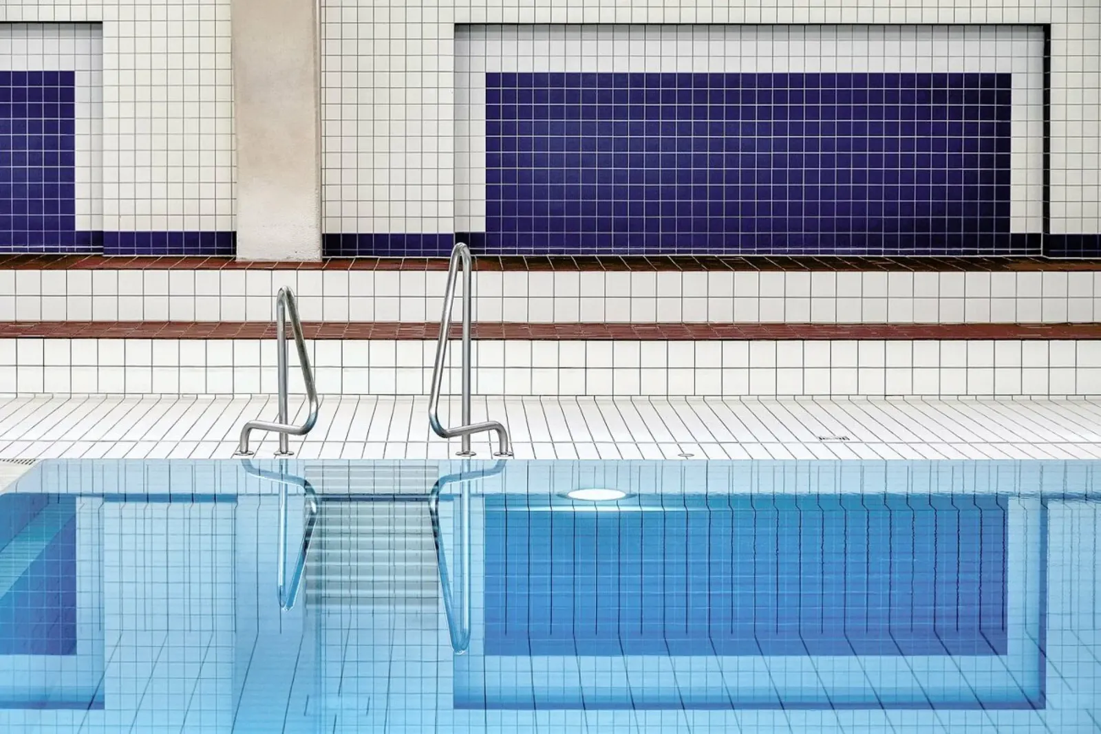 Swimming - Renate Reichert poster con telaio in legno da Pictufy