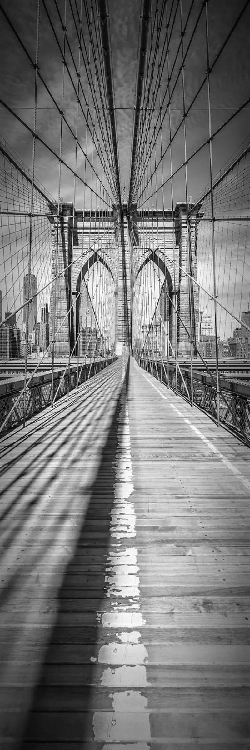NEW YORK CITY Ponte di Brooklyn | Panorama verticale pellicola backlit da Melanie Viola
