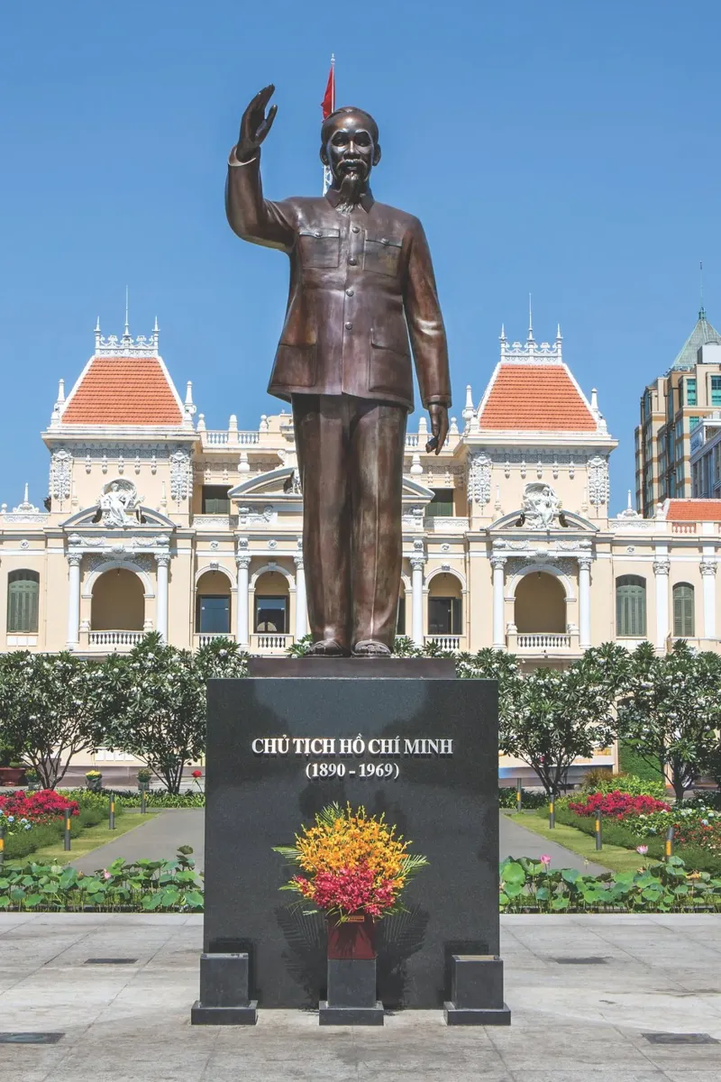 Ho Chi Minh pellicola backlit da Dave Hare Photography