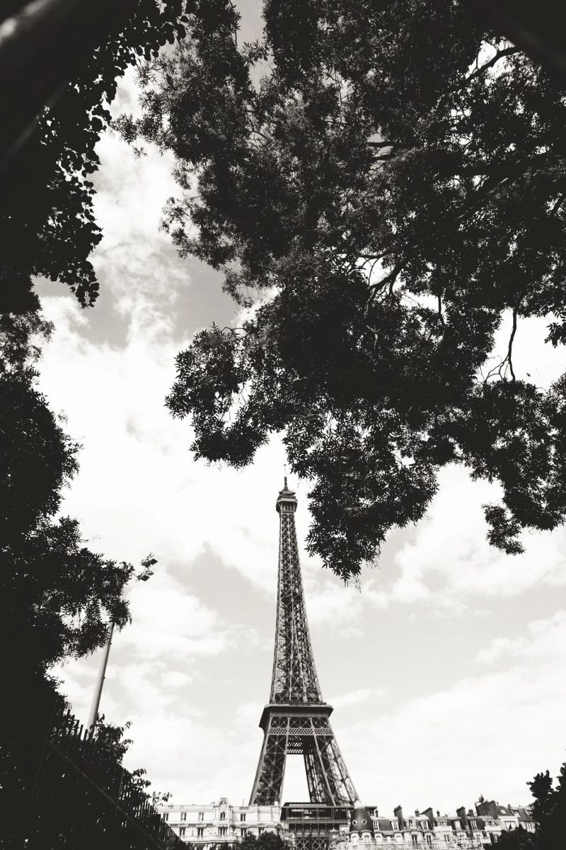 Eiffelturm im Verborgenen /Eiffel Tower in Hiding -  Paris canvas by Anja Hebrank Photography