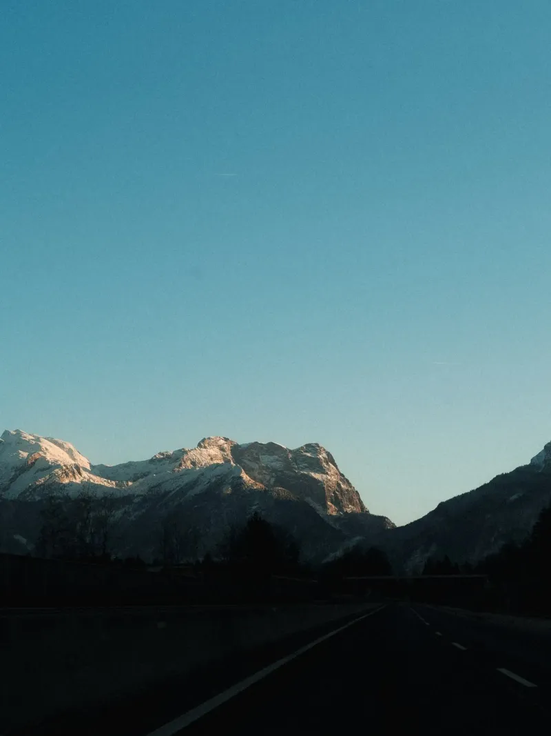 Road to the Alps pellicola backlit da Sebastian Hilgetag