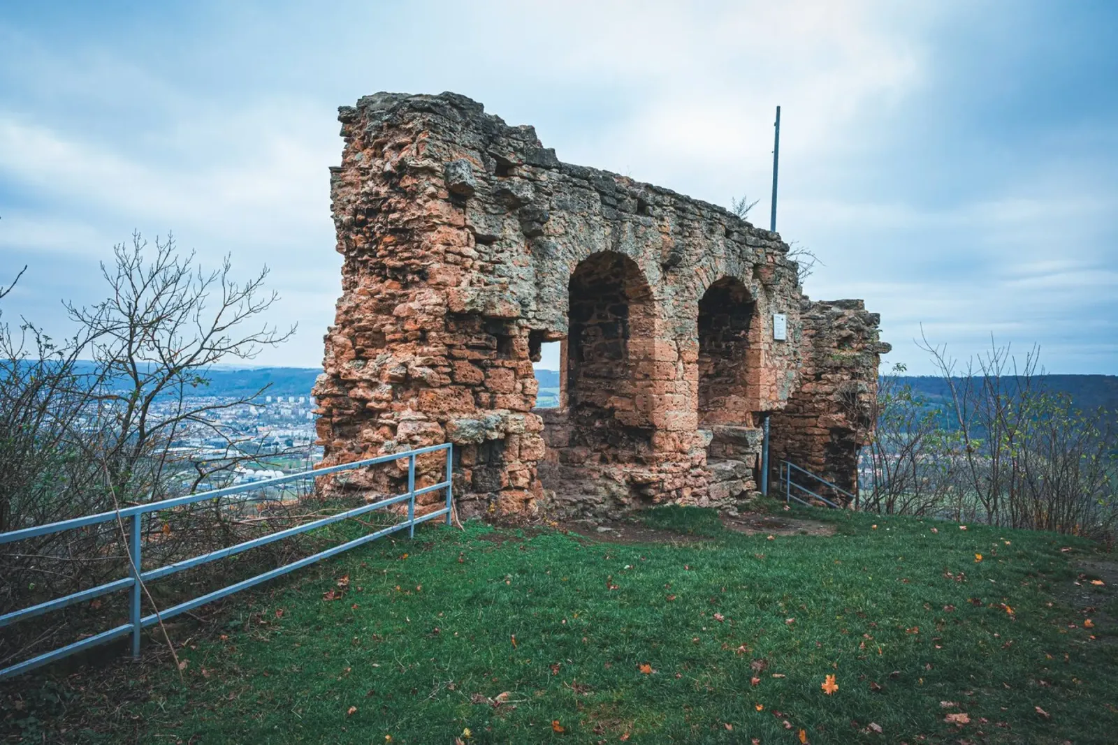 Ruine der Kunitzburg in Kunitz bei Jena pellicola backlit da Marcus Beckert | Fotografie