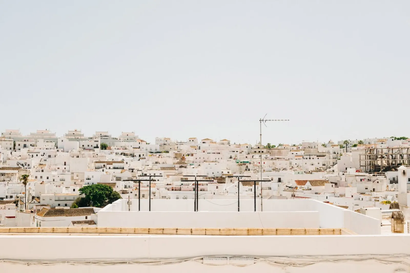 Andalusië - De Witte Stad - Vejer de la Frontera canvas met Baklijst van Bold and Retro