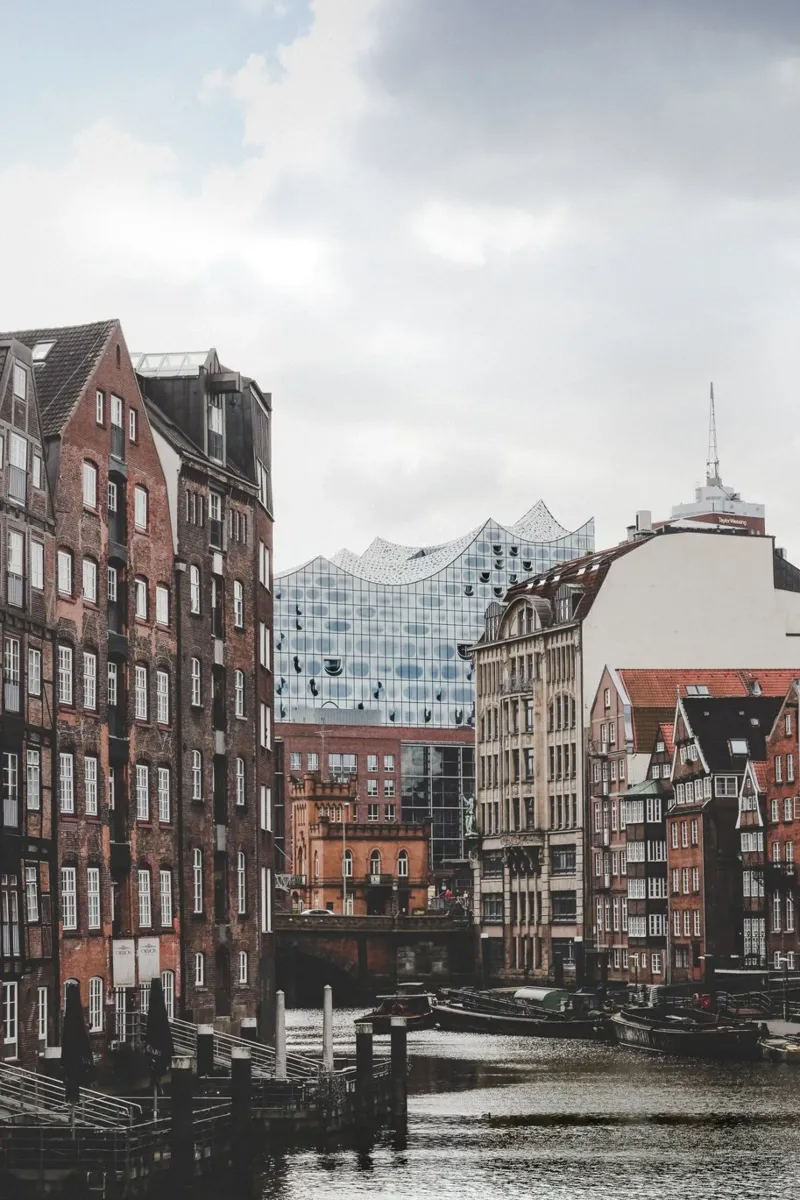 Amburgo a colori: Speicherstadt e la sala concerti Elbphilharmonie pellicola backlit da Anja Hebrank Photography