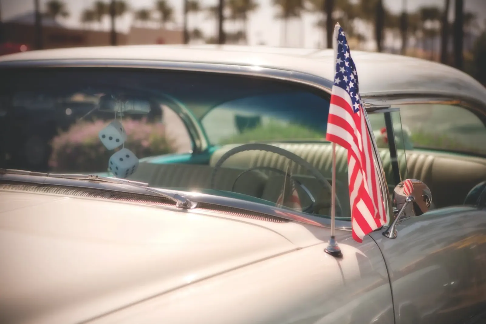 Auto con bandiera a stelle e strisce pellicola backlit da Dave Hare Photography