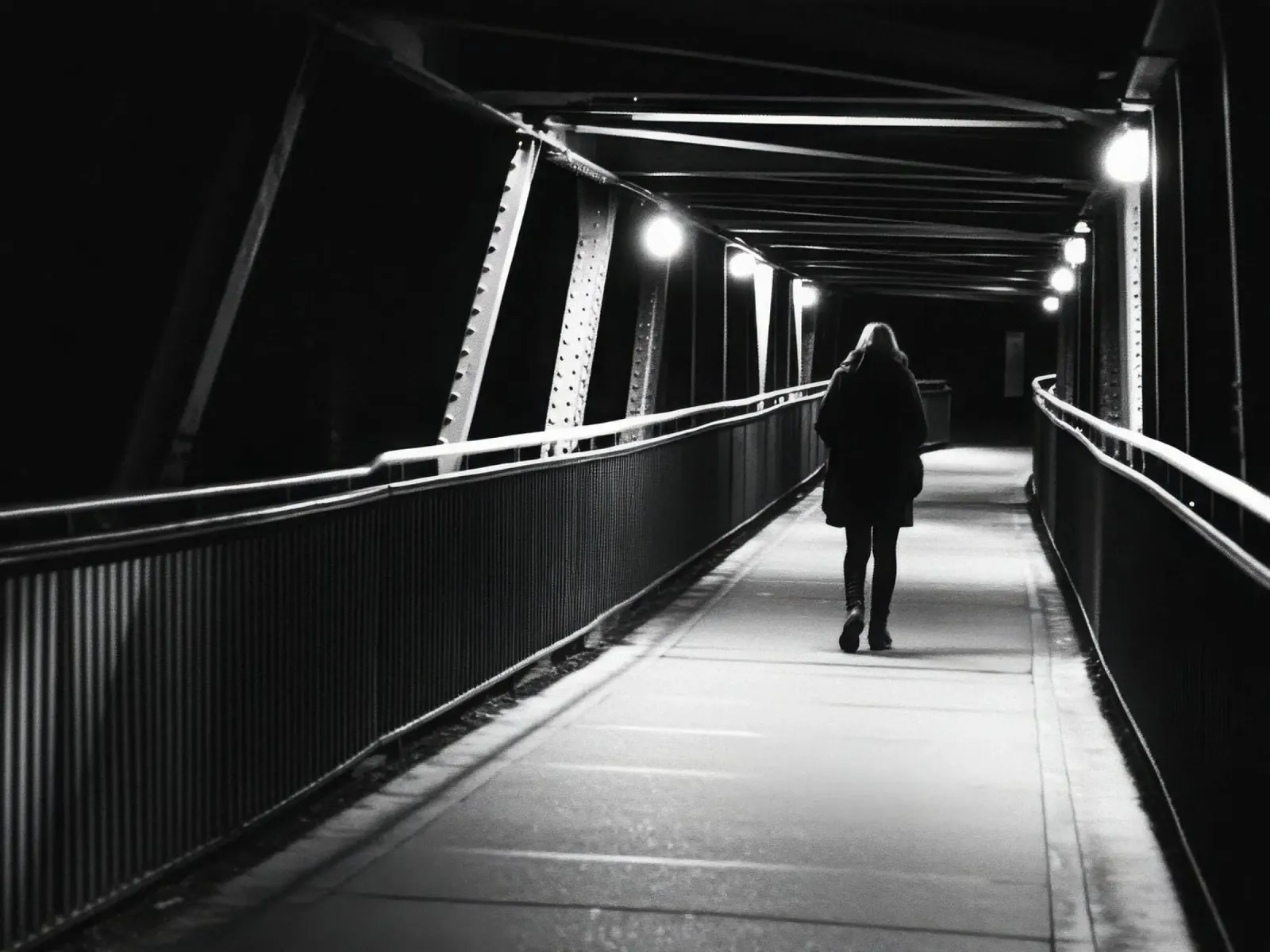 Soli nel buio plexiglass da Black & White