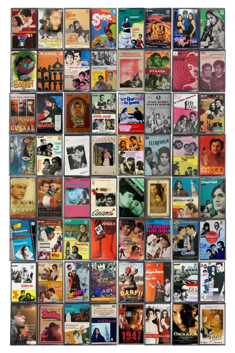 Il meglio di Bollywood - Classiche colonne sonore di Bollywood Arte poster con telaio in plastica da MrMustardPrints
