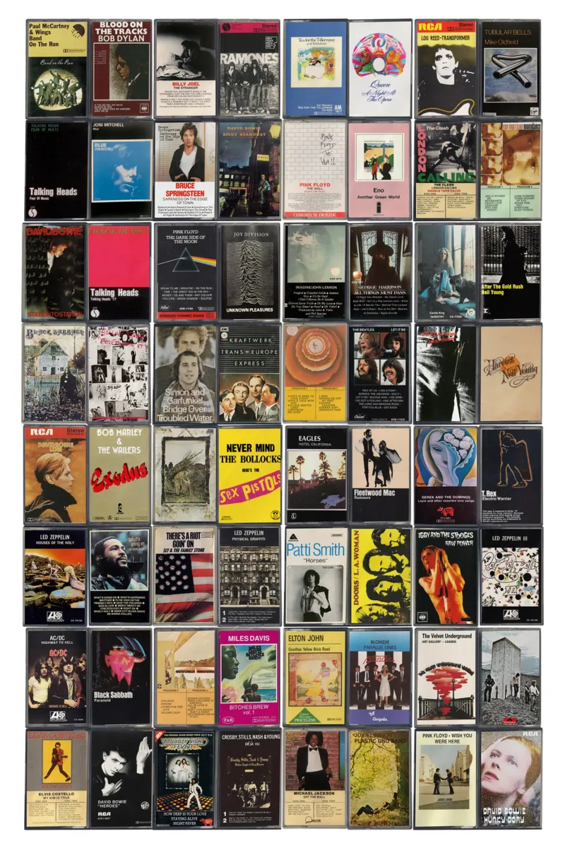 The Best of 1970's Music - 70s Album Cover Cassette Print poster con telaio in plastica da MrMustardPrints