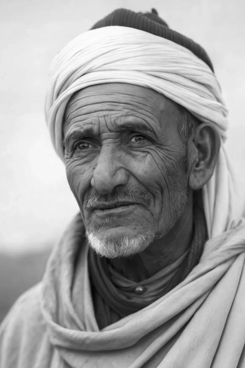 Inabal - Ritratto di un uomo amazigh poster con telaio in plastica da Amazigh