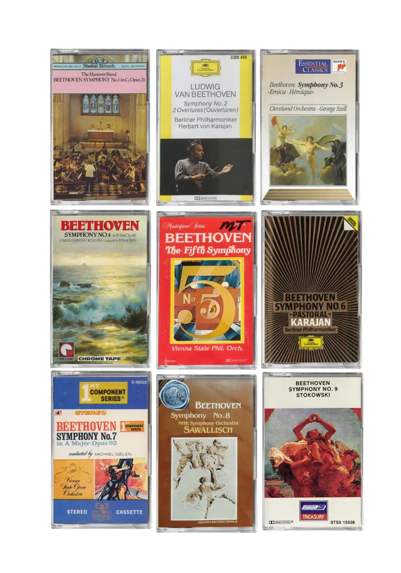 Sinfonie di Beethoven - Stampa su cassetta d'epoca poster con telaio in alluminio da MrMustardPrints