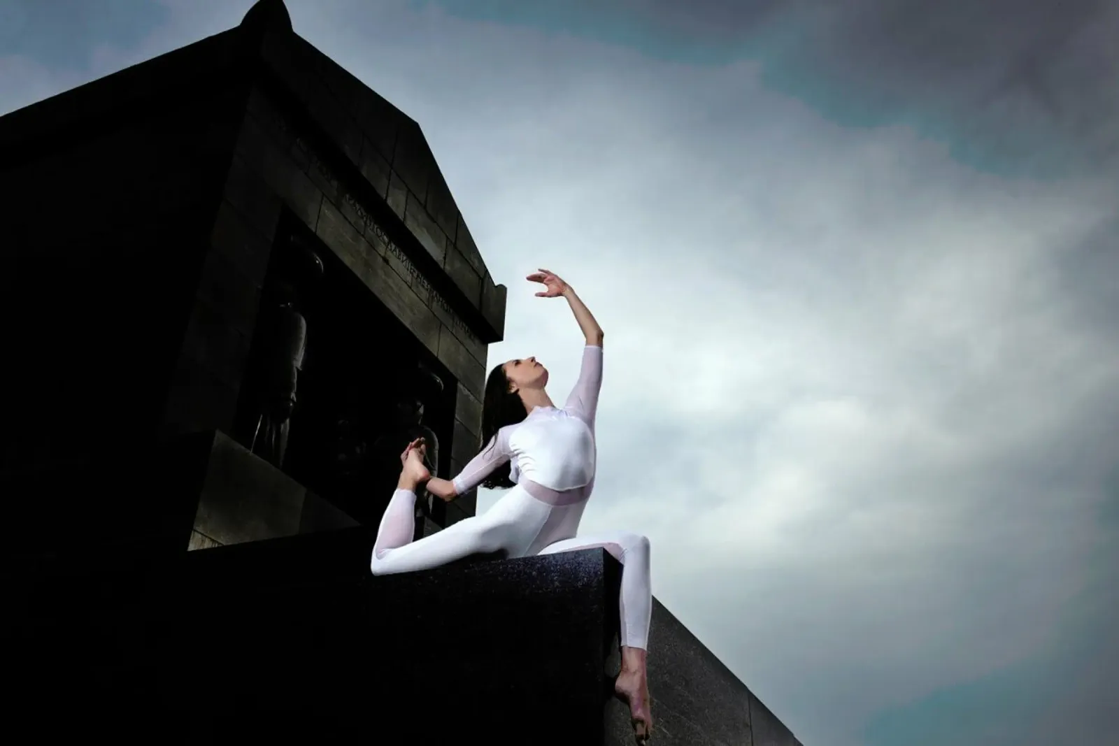 Belgrade #1 poster con telaio in alluminio da The Urban Yoga