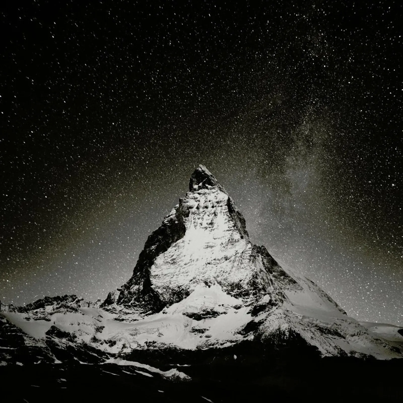 Schwiiz - Matterhorn Study 2 poster con telaio in alluminio da Håggard Photography | Ronny Behnert