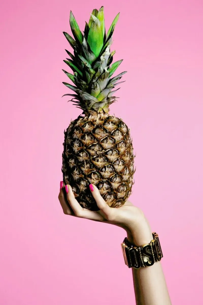 Pineapple pellicola backlit da Laura Palm