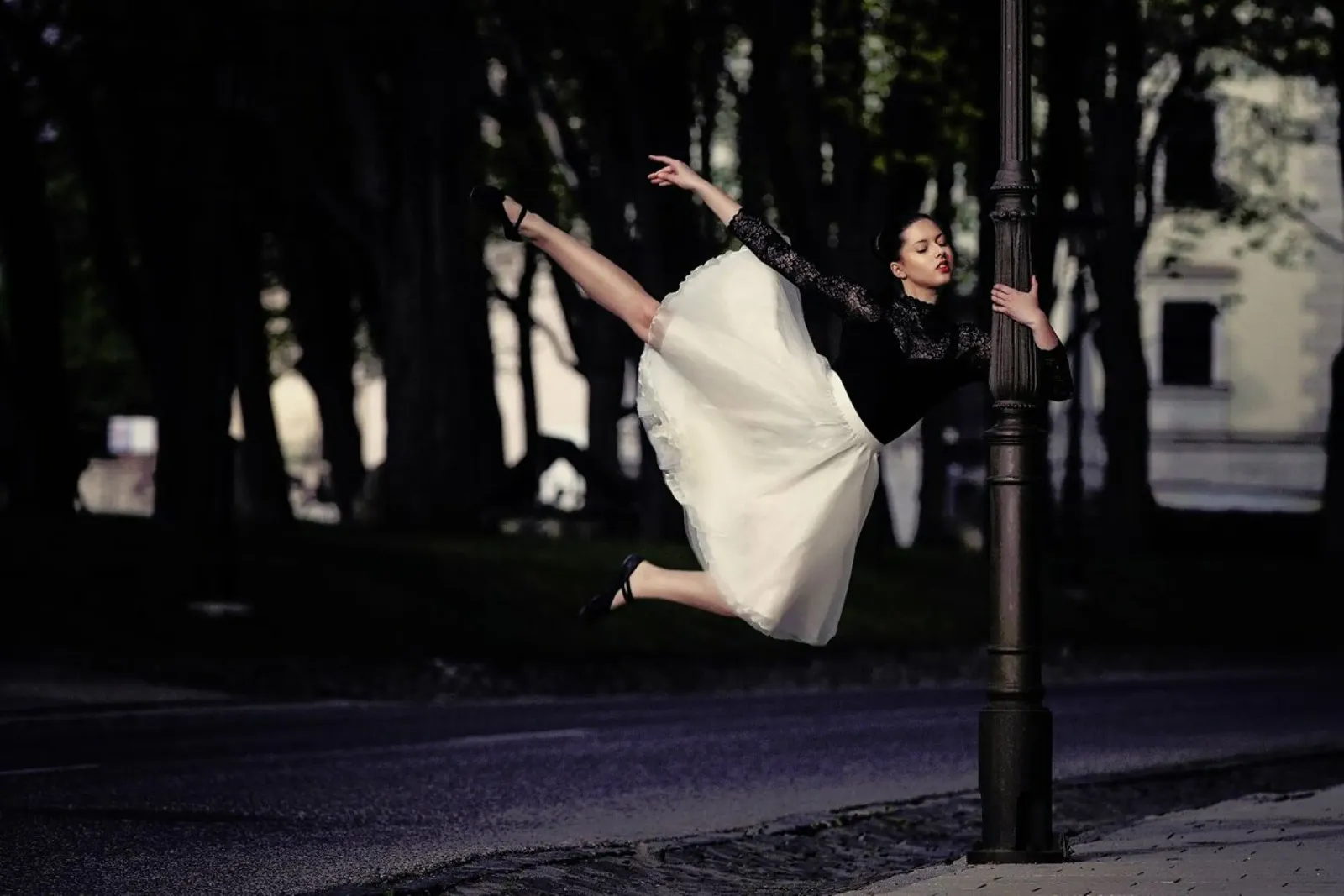 I Dance, I am - Martin Krystynek poster con telaio in legno da Pictufy