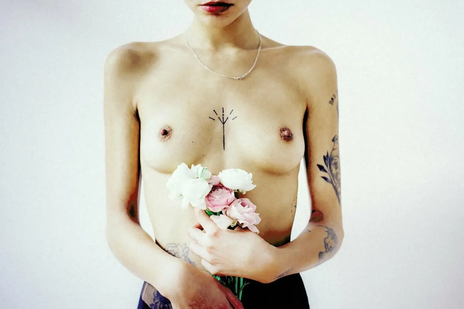 Flowers And Tights 2 carta hahnemühle da Chris Abatzis
