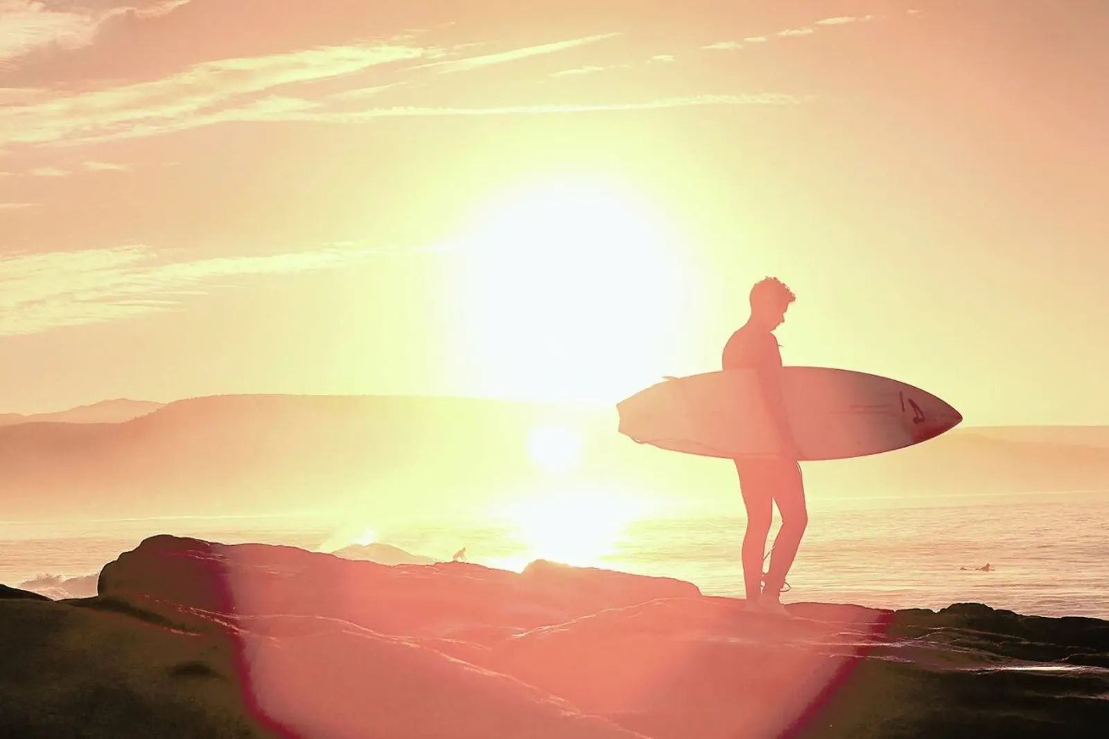 Early Surf x Anchor Point pellicola backlit da Philipp Reinhard