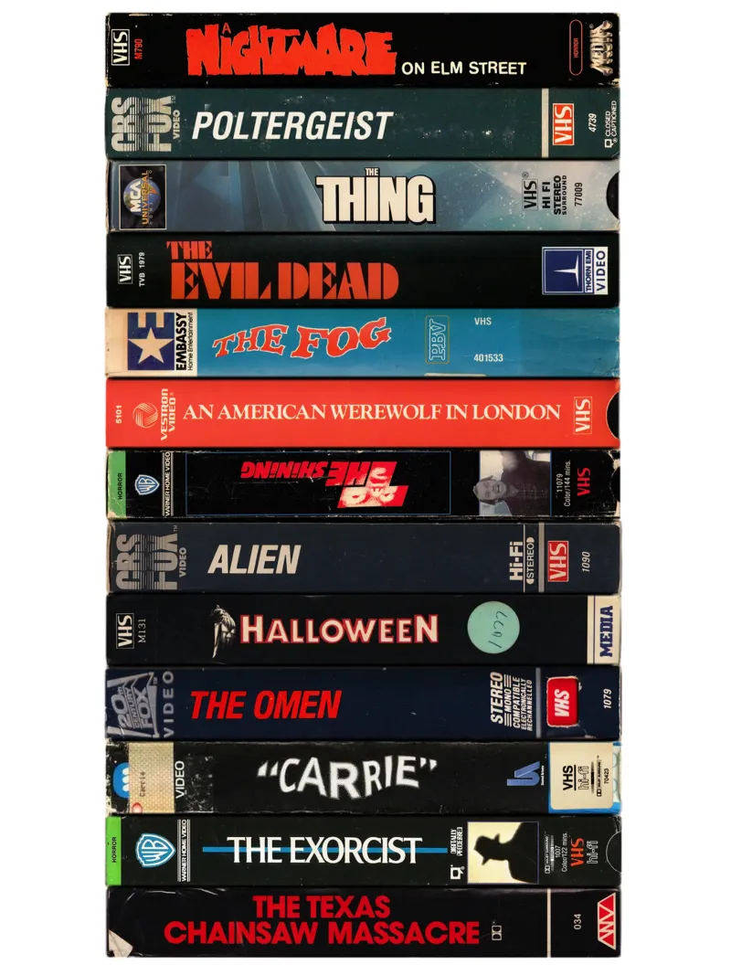 I più grandi film dell'orrore - Stampa di film in VHS d'epoca poster da MrMustardPrints