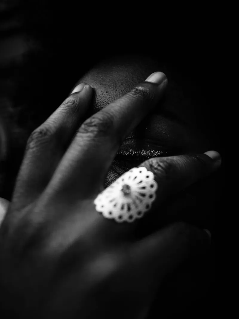 Afro Sadness pellicola backlit da Mathudace Créas