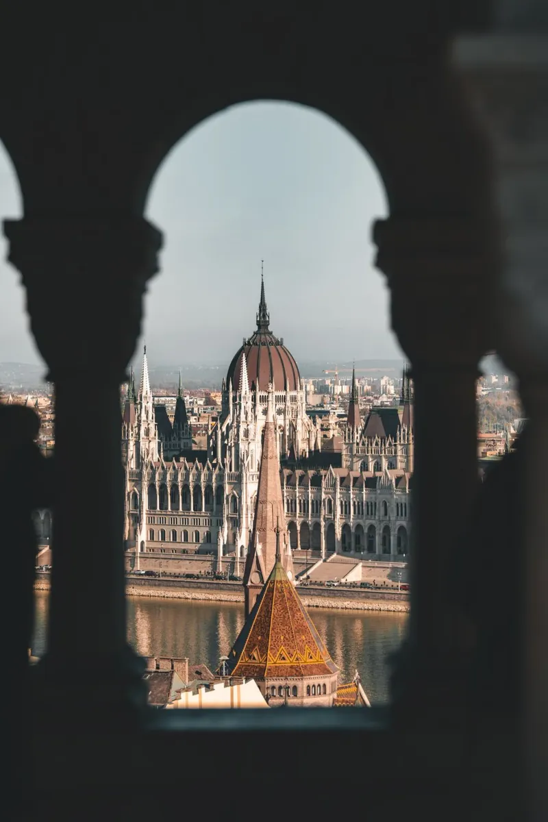 Un cadre pour le plus beau parlement du monde à Budapest hahnemühle de fokusfernweh